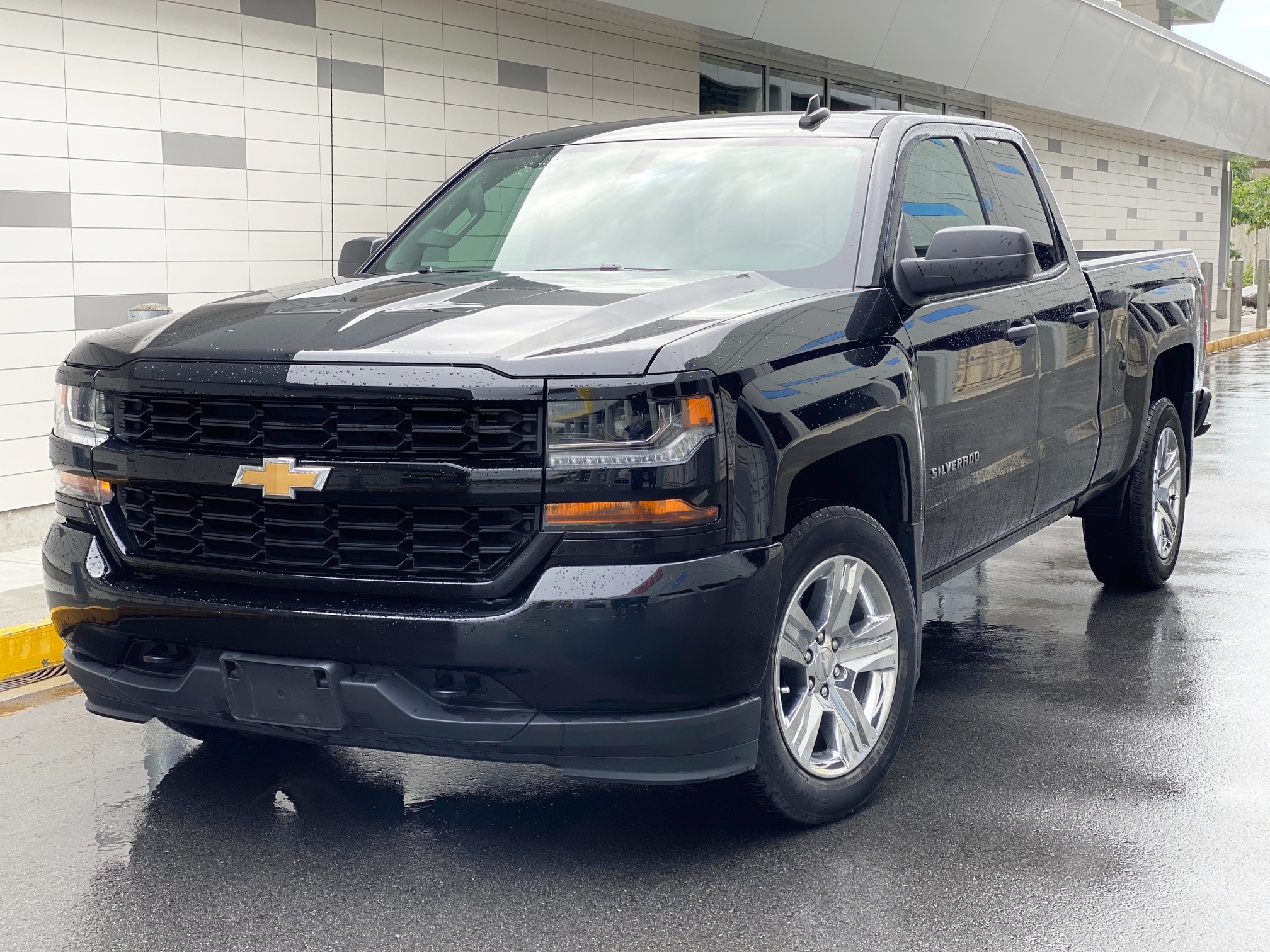 2018 Chevrolet Sliverado Double Cab 1500 4X4 - AXIS AUTO