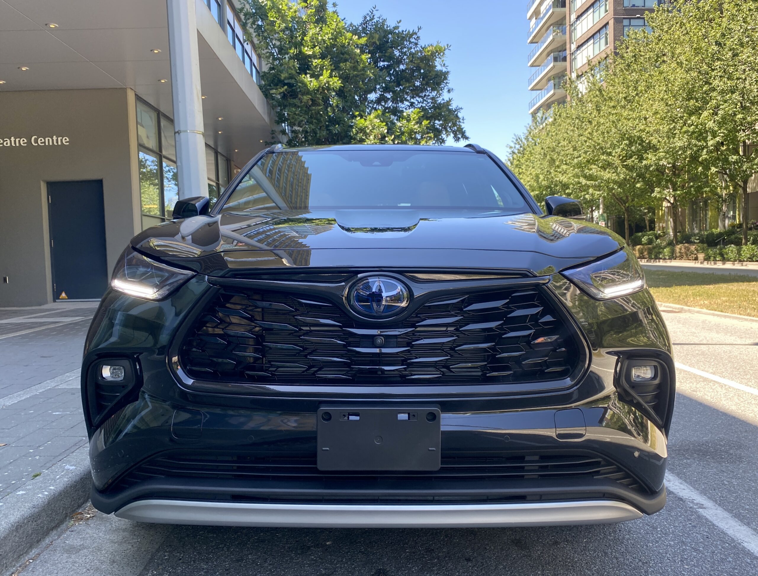 2021 Toyota Highlander Platinum Hybrid | AXIS AUTO